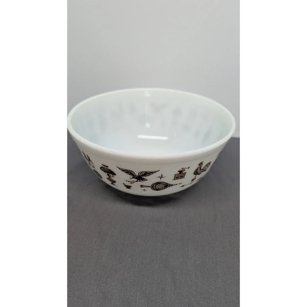 PYREX Early American Mixing Bowl 403 2.5 Qt White Brown Milk Glass Vintage